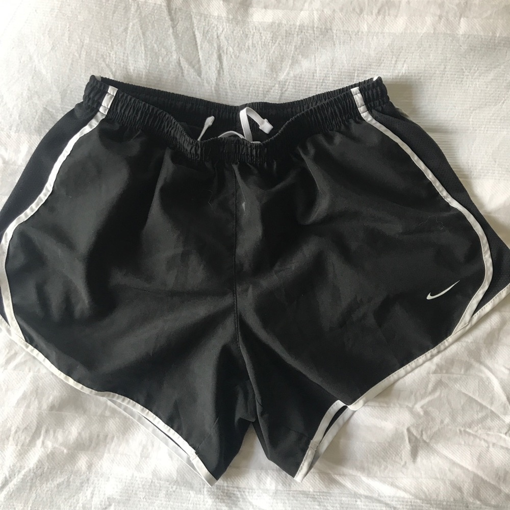 Girls Nike black running shirt size L
